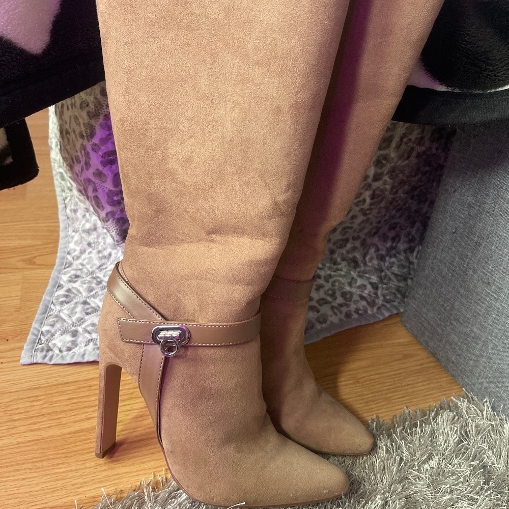 Shoe Dazzle Heeled Boots